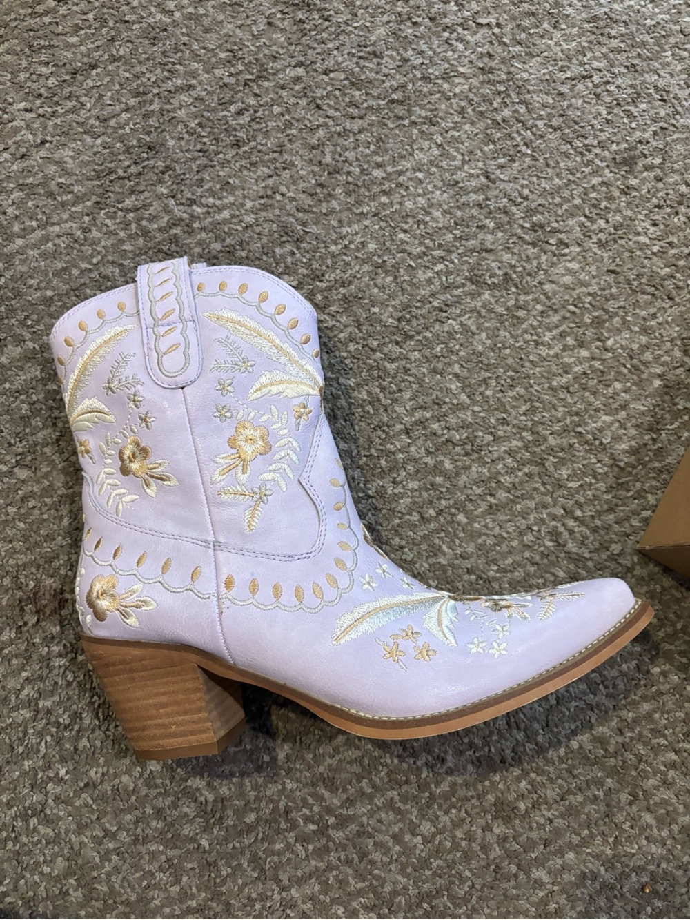 Women's Lavender Embroidered Western Boot - Picture 2 of 3